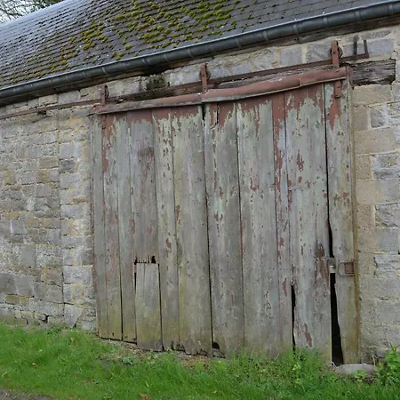 Le Sentier Des Etangs アパート *