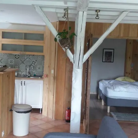 Le Sentier Des Etangs Apartment
