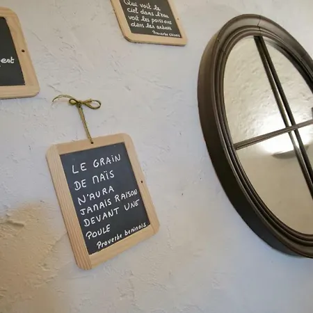 Le Sentier Des Etangs Apartment